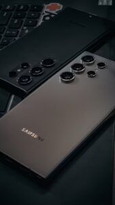 iPhone 16 Pro Max vs Samsung S25 Ultra: Complete Comparison (2025)
